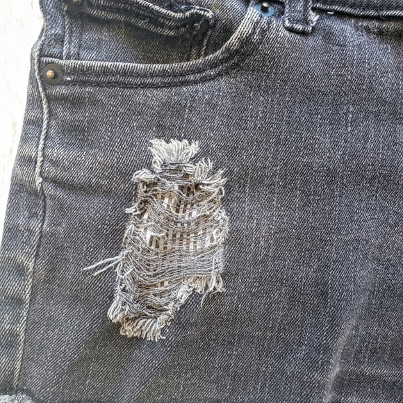 Distressed Bootie Shorts by Cotton ON - Picture 4 of 7